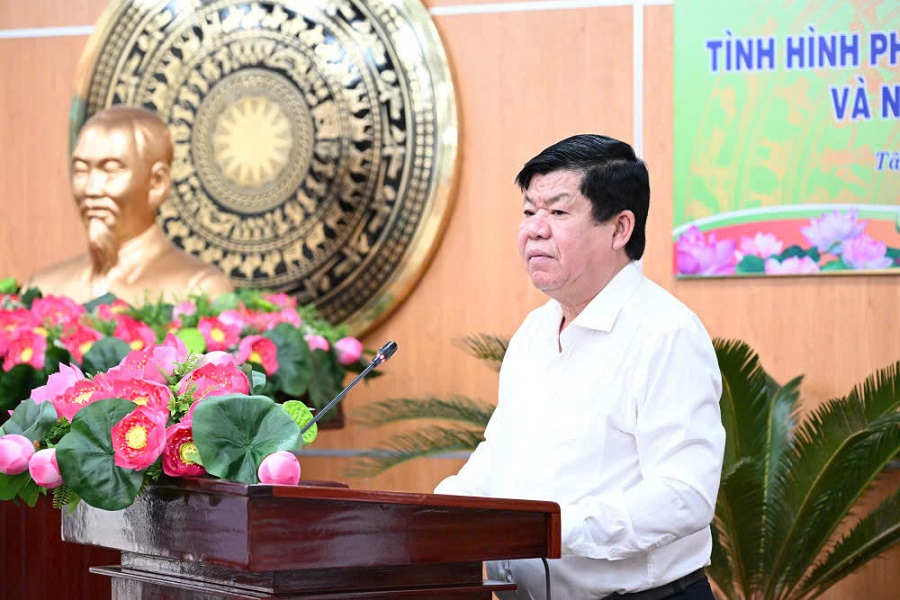 Ông Trần Văn Tươi - Phó Giám đốc Sở Tài chính thông tin về tình hình kinh tế - xã hội của tỉnh trong 9 tháng năm 2025