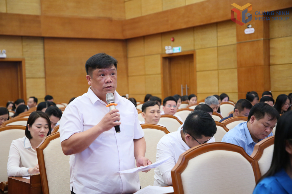 Đại biểu tham dự hội nghị phát biểu đóng góp ý kiến.