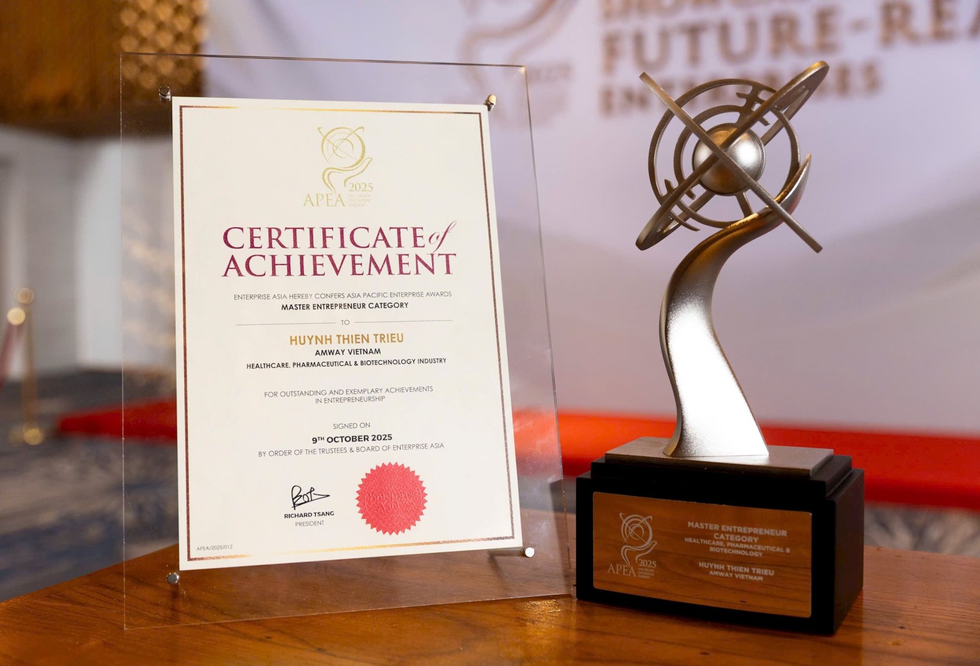 Giải thưởng Doanh nhân xuất sắc Châu Á 2025 dành cho những doanh nhân xuất sắc, thể hiện phẩm chất lãnh đạo, tầm nhìn chiến lược, và bản lĩnh đổi mới không ngừng
