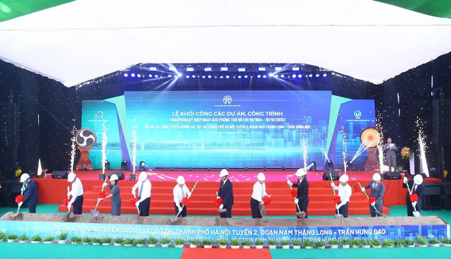 Lễ khởi công dự án đường sắt đô thị số 2, đoạn Nam Thăng Long-Trần Hưng Đạo sáng 9/10/2025. (Ảnh: VGP)