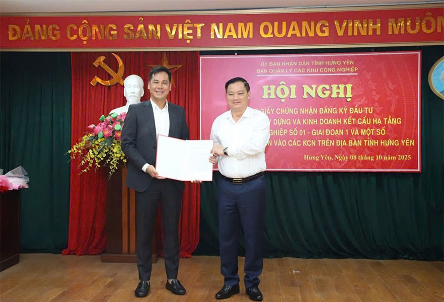 Chủ tịch UBND tỉnh Hưng Yên trao Giấy chứng nhận đăng ký đầu tư Dự án đầu tư xây dựng và kinh doanh kết cấu hạ tầng Khu công nghiệp số 01 - giai đoạn 1 Chủ tịch UBND tỉnh Hưng Yên trao Giấy chứng nhận đăng ký đầu tư Dự án đầu tư xây dựng và kinh doanh kết cấu hạ tầng Khu công nghiệp số 01 - giai đoạn 1