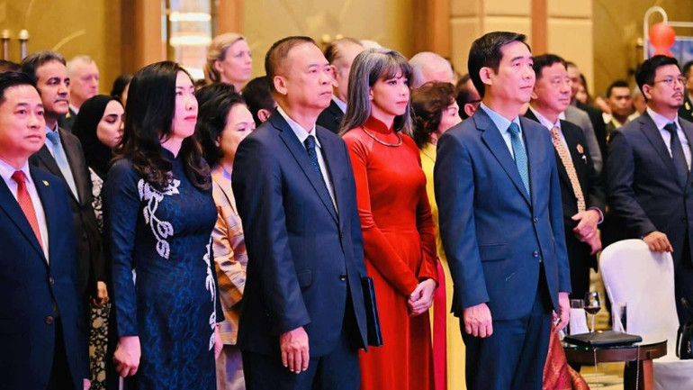 Thứ trưởng Ngoại giao Lê Thị Thu Hằng cùng các đại biểu dự Lễ kỷ niệm trọng thể 80 năm Quốc khánh 2/9 tại Thái Lan. Thứ trưởng Ngoại giao Lê Thị Thu Hằng cùng các đại biểu dự Lễ kỷ niệm trọng thể 80 năm Quốc khánh 2/9 tại Thái Lan.