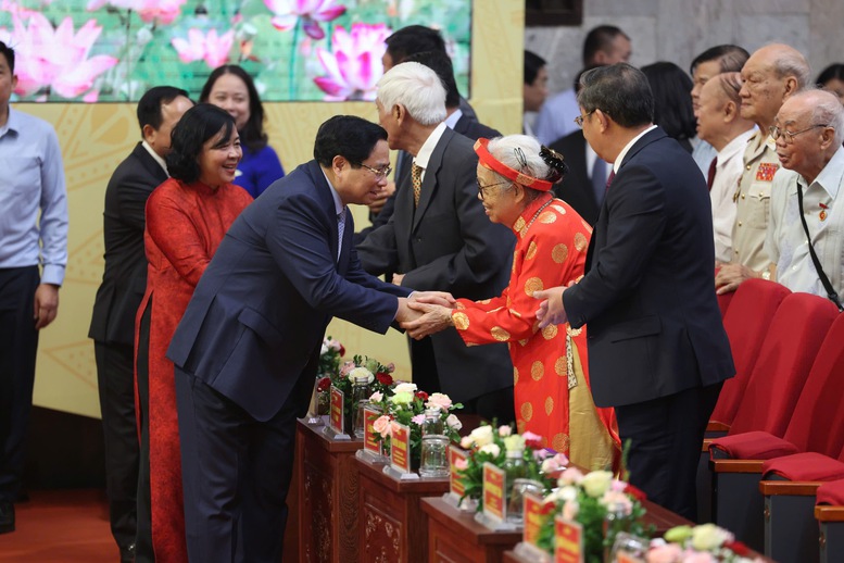 Thủ tướng Phạm Minh Chính với các đại biểu dự Đại hội Thủ tướng Phạm Minh Chính với các đại biểu dự Đại hội