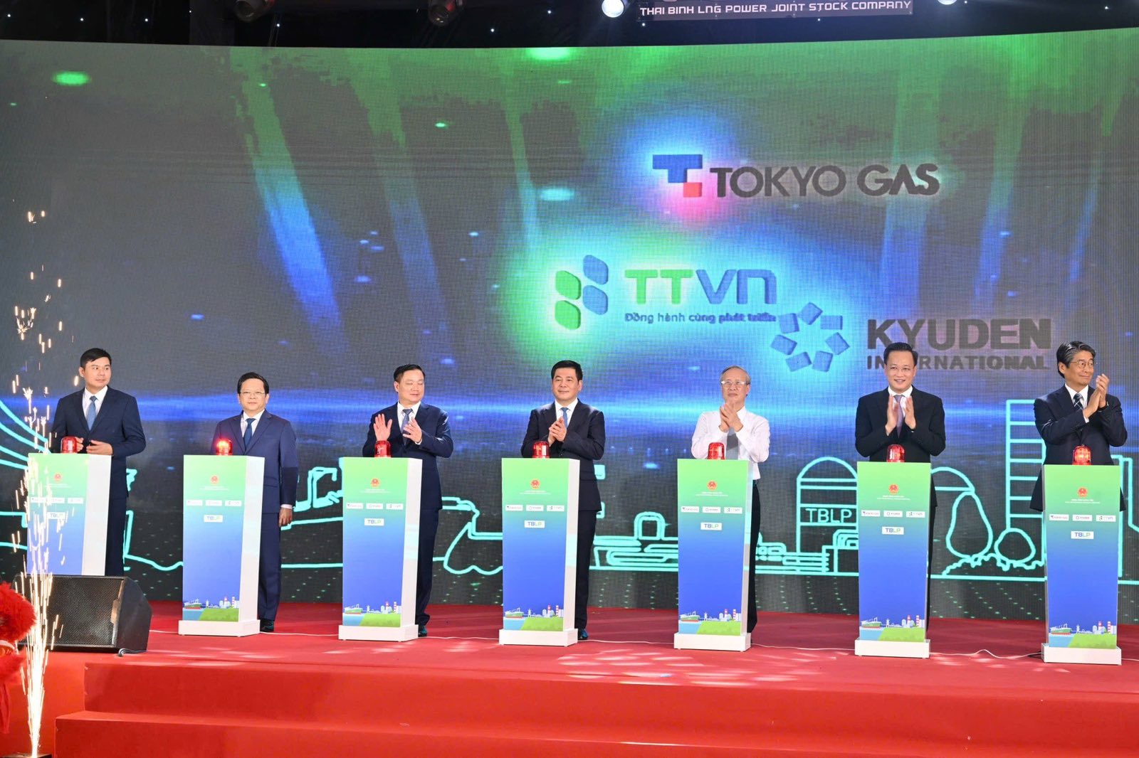 Bước ngoặt năng lượng sạch: Khởi công Nhà máy nhiệt điện LNG Thái Bình trị giá 2,6 tỷ USD. Bước ngoặt năng lượng sạch: Khởi công Nhà máy nhiệt điện LNG Thái Bình trị giá 2,6 tỷ USD.