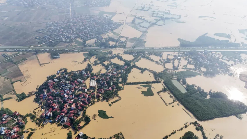 Hà Nội huy động hơn 1.200 người ứng cứu vùng ngập ở Trung Giã, Đa Phúc