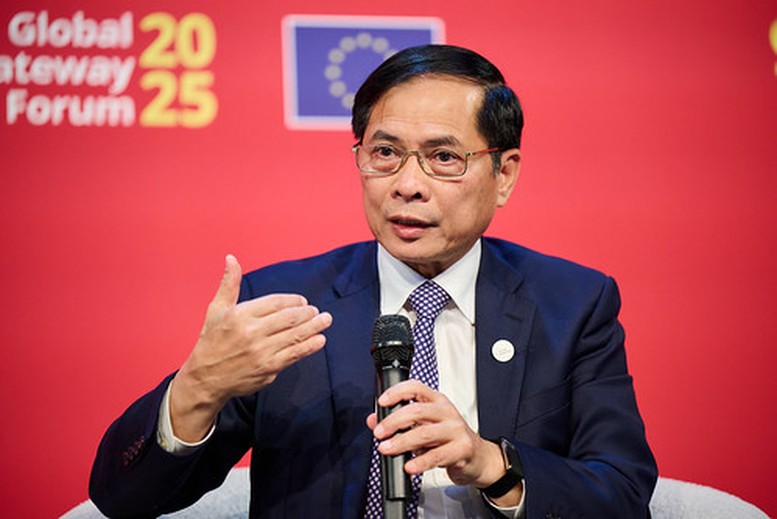 Ph&oacute; Thủ tướng Ch&iacute;nh phủ B&ugrave;i Thanh Sơn ph&aacute;t biểu tại phi&ecirc;n thảo luận cấp cao về 