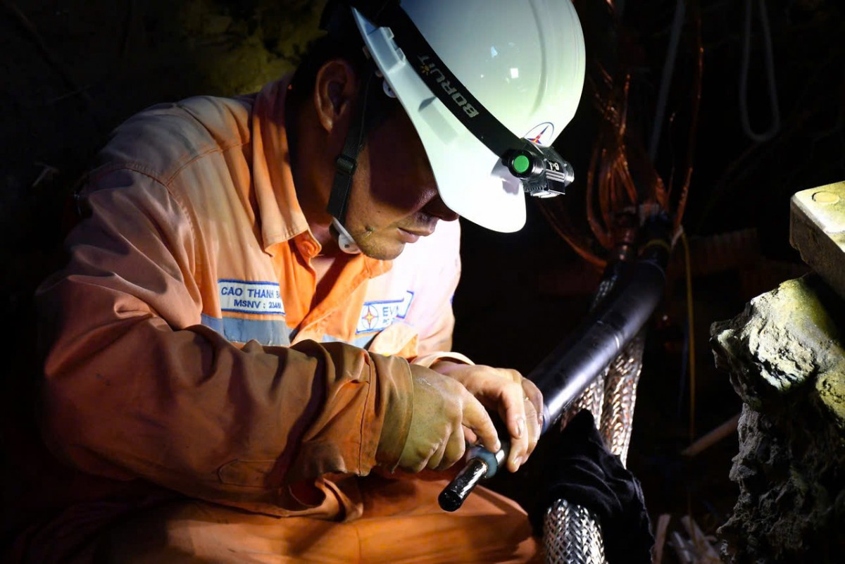 EVNSPC phát động các cá nhân lập được thành tích xuất sắc nổi bật trong năm, đặc biệt là các công tác trọng điểm của EVNSPC