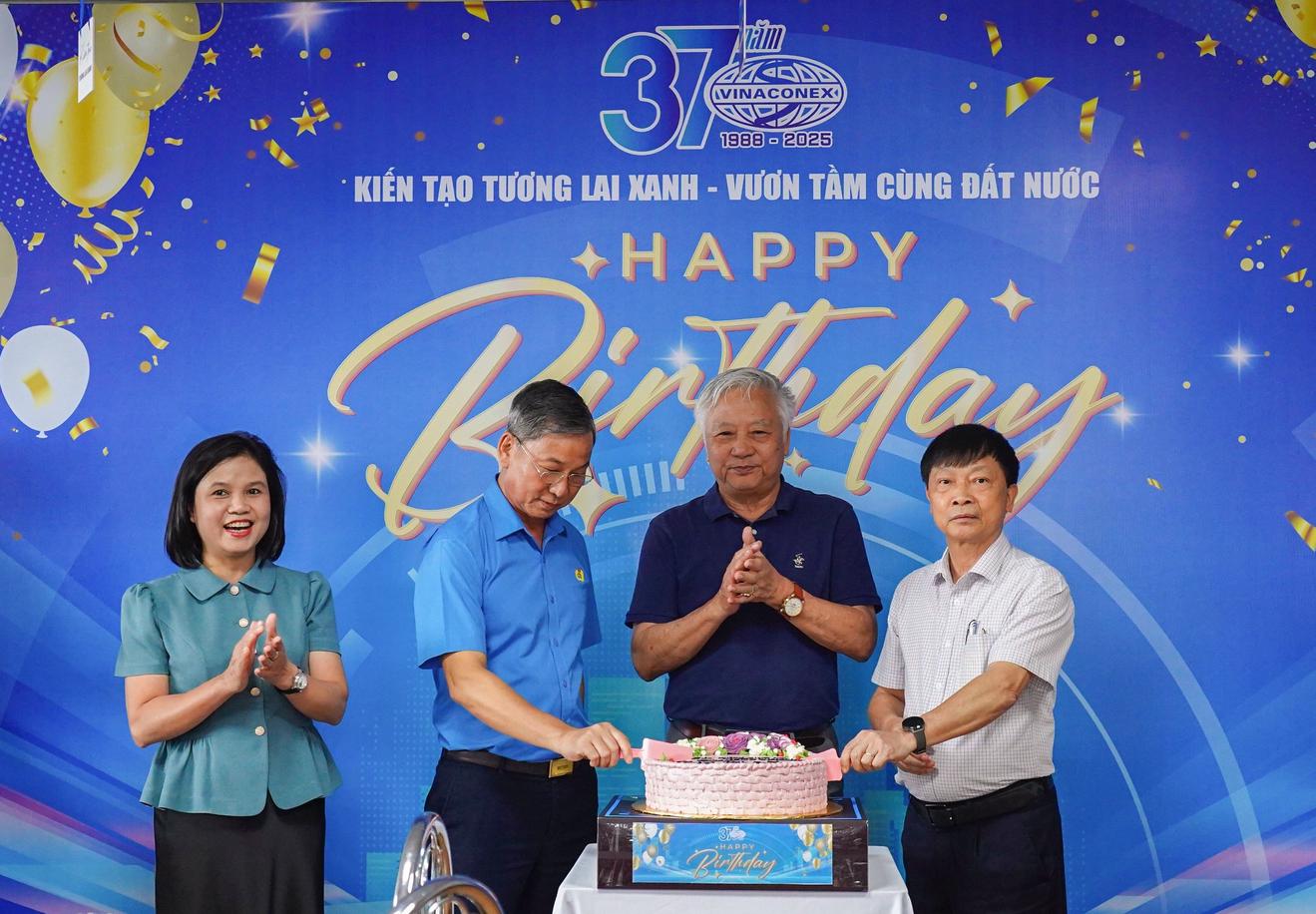 VINACONEX: Bữa cơm Công đoàn - Ấm áp và gắn kết