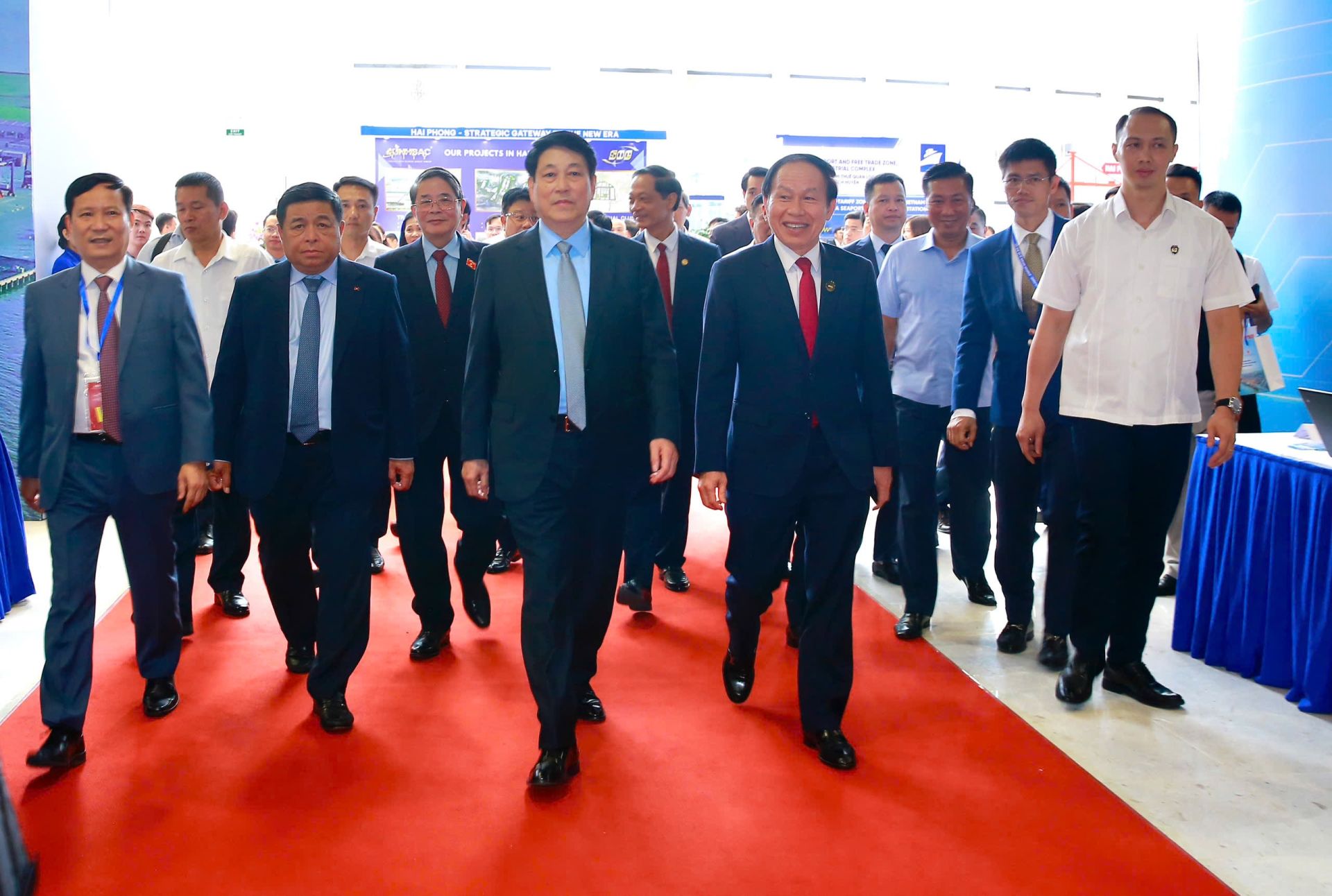 Đồng chí Lương Cường, Uỷ viên Bộ Chính trị, Chủ tịch nước cùng các đồng chí lãnh đạo Đảng, Nhà nước, các bộ, ngành Trung ương dự Hội nghị xúc tiến đầu tư thành phố Hải Phòng tại Kỳ họp thứ 3-2025 Hội đồng tư bấn kinh doanh APEC.