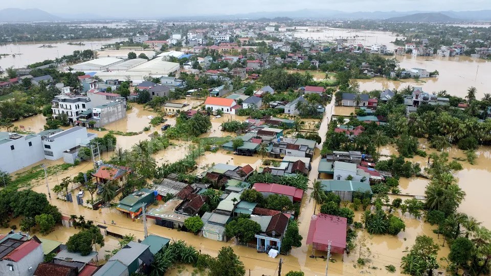 Nhiều địa phương tại Thanh Hóa bị ngập lụt nặng do ảnh hưởng bão số 10 Nhiều địa phương tại Thanh Hóa bị ngập lụt nặng do ảnh hưởng bão số 10