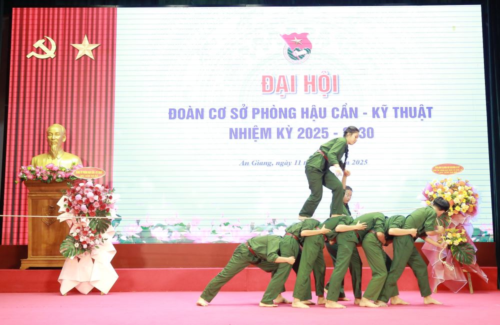 Văn nghệ chào mừng Đại hội