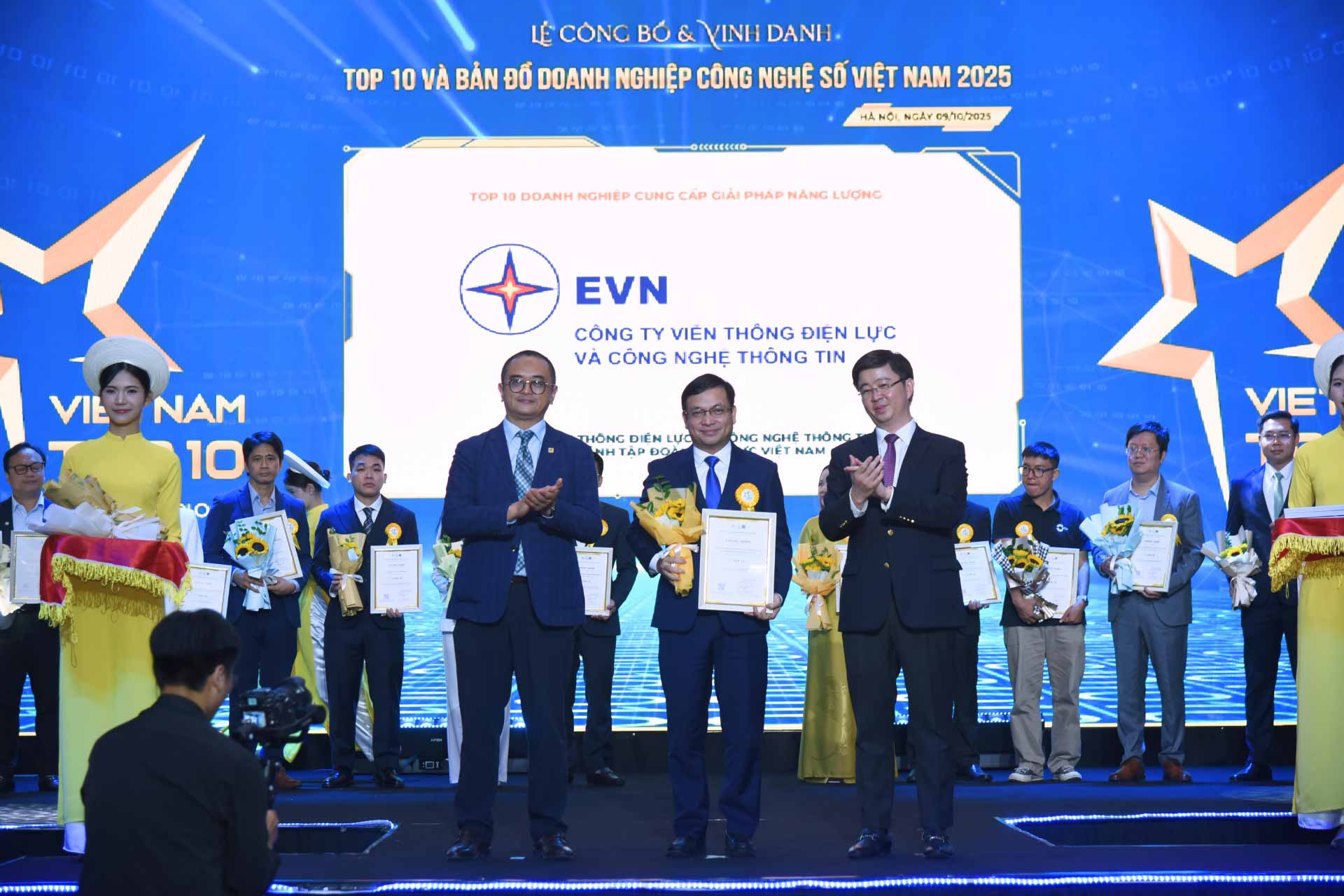 EVNICT - Top 10 Doanh nghiệp công nghệ số xuất sắc Việt Nam 2025