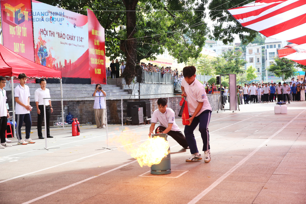 Phần thi thực hành đòi hỏi kiến thức, kỹ năng và sức khỏe... Phần thi thực hành đòi hỏi kiến thức, kỹ năng và sức khỏe...