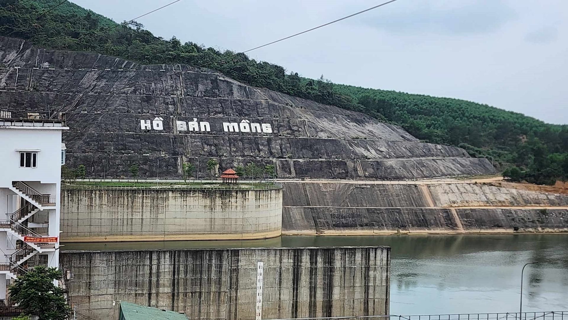 Hồ chứa nước Bản Mồng.