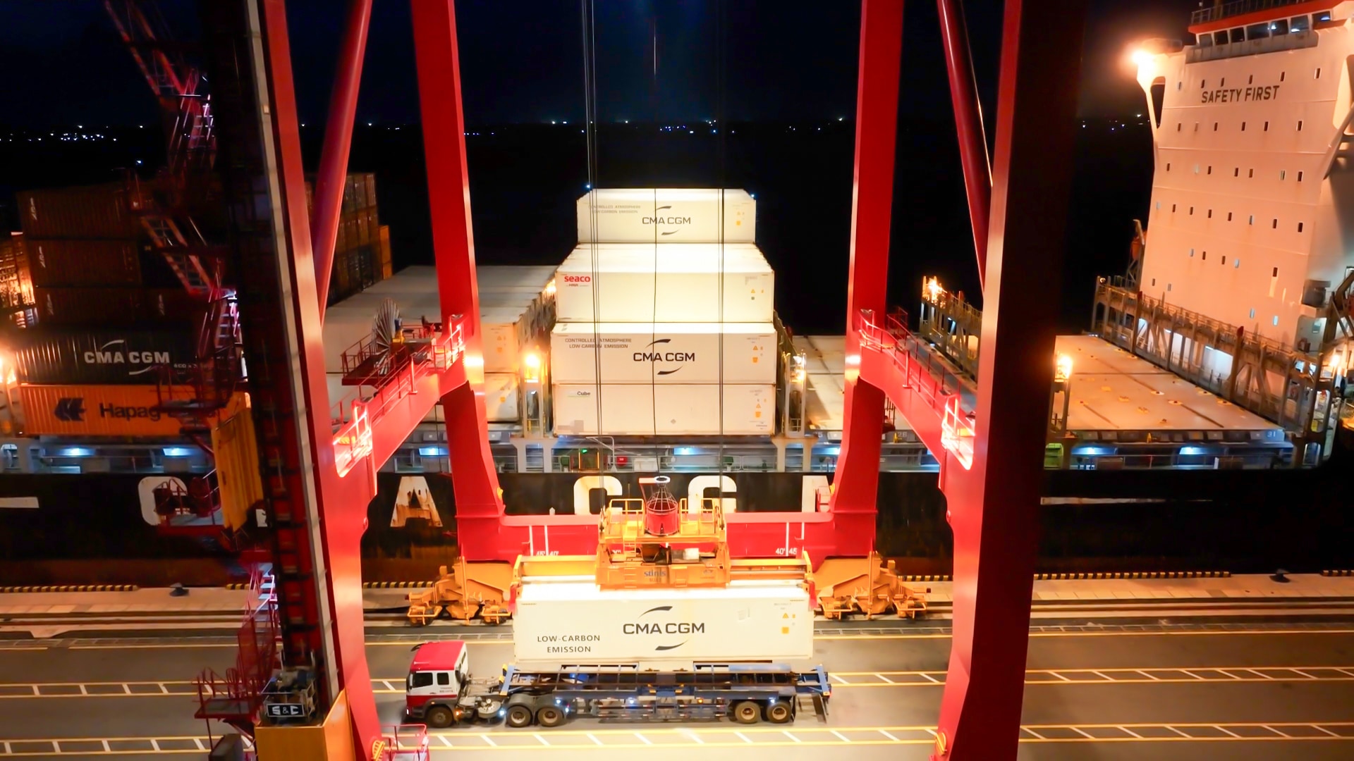 Các lô hàng được đưa lên tàu an toàn, nhanh chóng