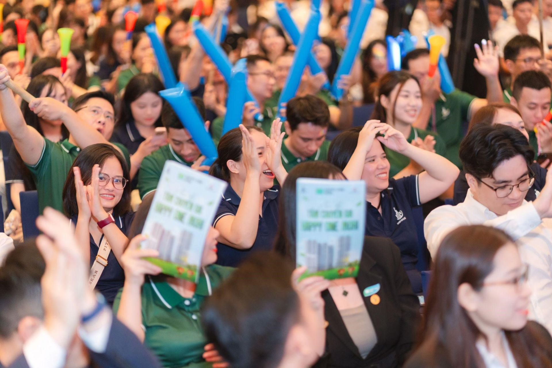 “Địa chấn 2 miền Nam - Bắc”, Vạn Xuân Group ra quân Happy One Mori quy tụ gần 3.000 người tham dự