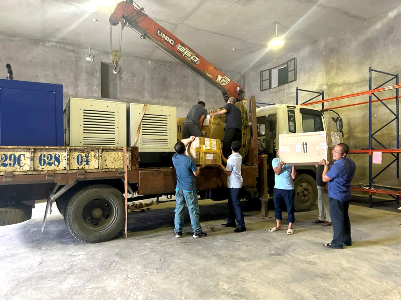 Bàn giao kịp thời vật tư, thiết bị dự trữ quốc gia cho các tỉnh bị ảnh hưởng của bão lũ