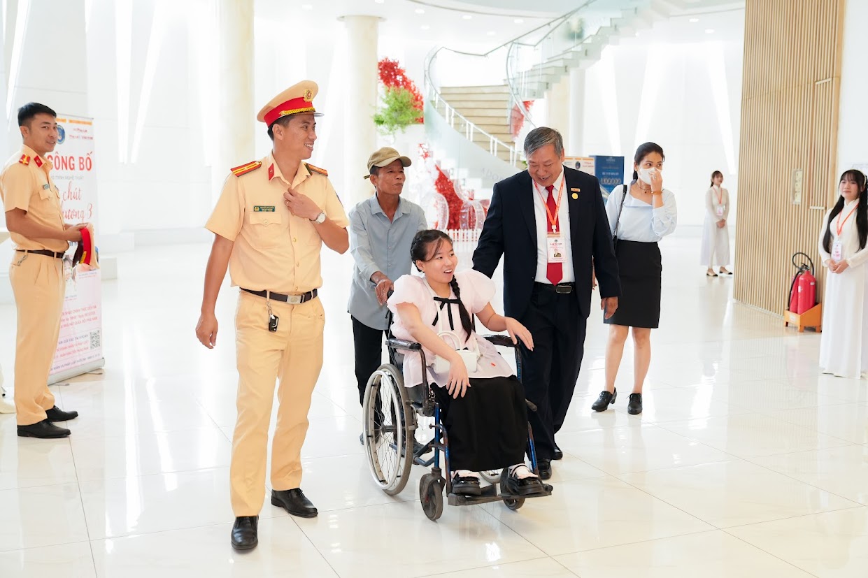 Đây là hoạt động thường niên giàu ý nghĩa nhân văn của Câu lạc bộ Doanh nhân và Pháp luật