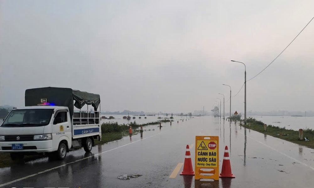 Bắc Ninh: Nhiều vị trí đường giao thông bị ngập sâu, phương tiện không thể lưu thông