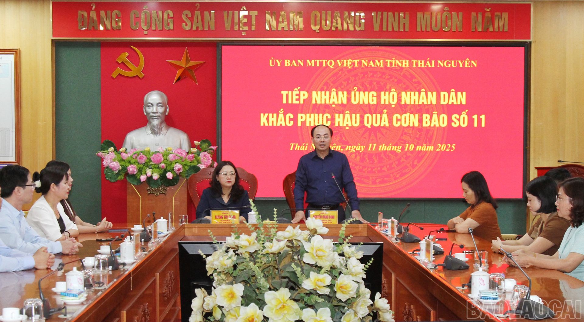 Quang cảnh buổi làm việc.