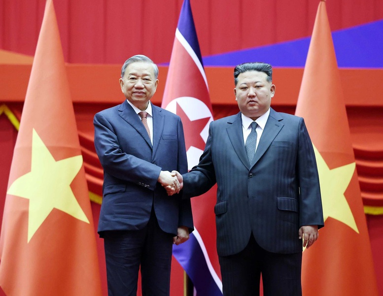 Tổng Bí thư Đảng Lao động Triều Tiên, Chủ tịch Quốc vụ Triều Tiên Kim Jong Un và Tổng Bí thư Tô Lâm Tổng Bí thư Đảng Lao động Triều Tiên, Chủ tịch Quốc vụ Triều Tiên Kim Jong Un và Tổng Bí thư Tô Lâm