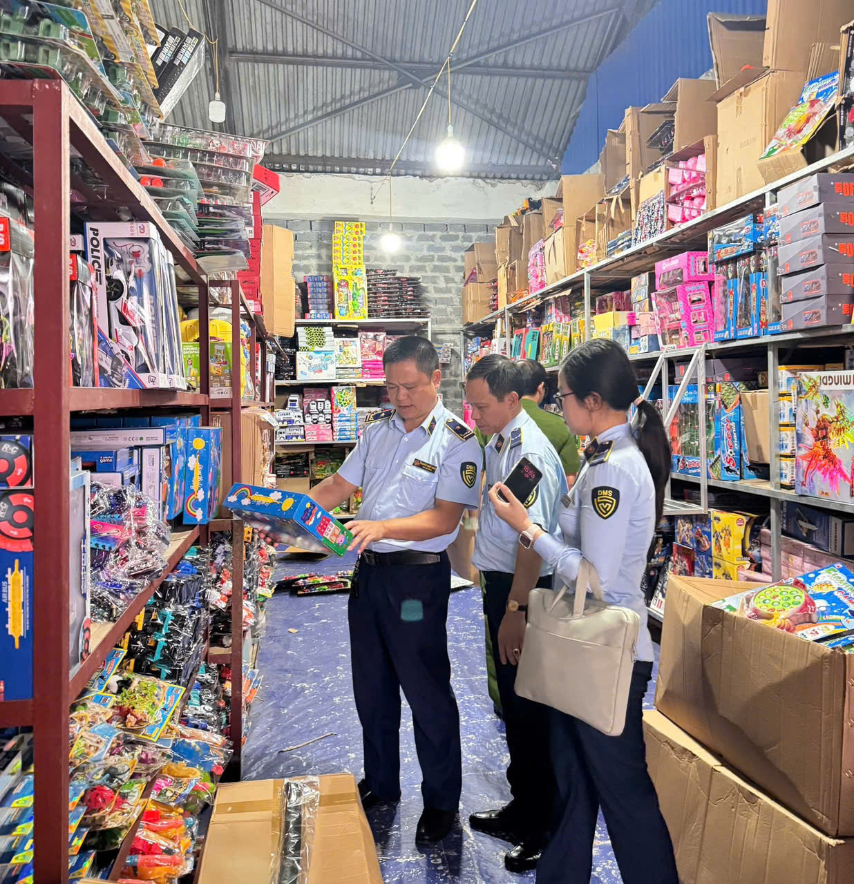 Ninh Bình: Phát hiện và xử lý hàng nghìn sản phẩm đồ chơi nhập lậu, không rõ nguồn gốc