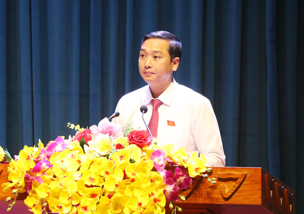 Đồng chí Nguyễn Việt Oanh, Phó Bí thư Tỉnh ủy, Chủ tịch HĐND tỉnh phát biểu khai mạc kỳ họp.