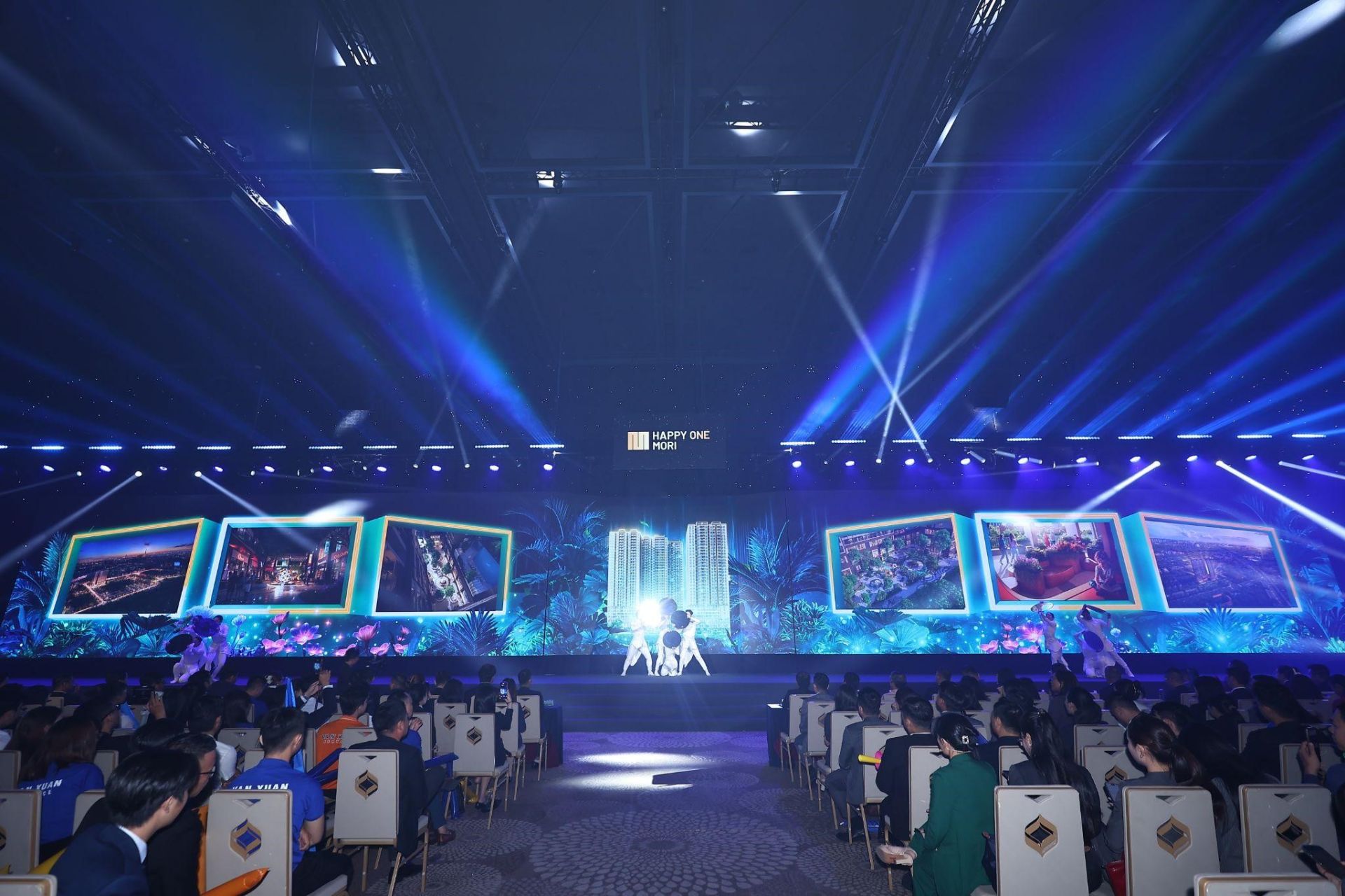 Màn hình led 200m2 mang lại trải nghiệm thú vị với hiệu ứng sống động được dàn dựng công phu Màn hình led 200m2 mang lại trải nghiệm thú vị với hiệu ứng sống động được dàn dựng công phu