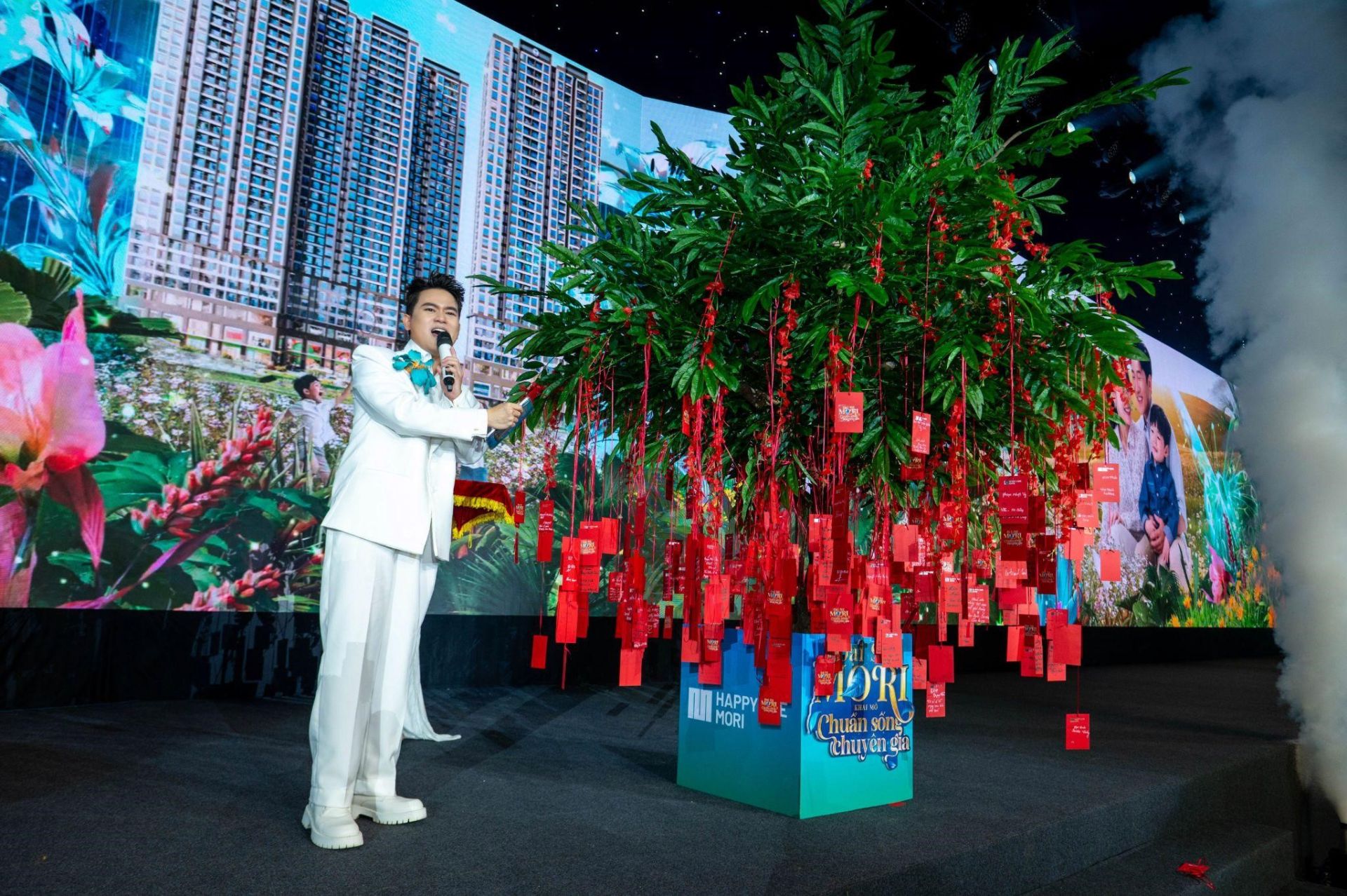 Cây ước nguyên - Một trong những biểu trưng tại dự án với những “điều ước” được san sẻ Cây ước nguyên - Một trong những biểu trưng tại dự án với những “điều ước” được san sẻ