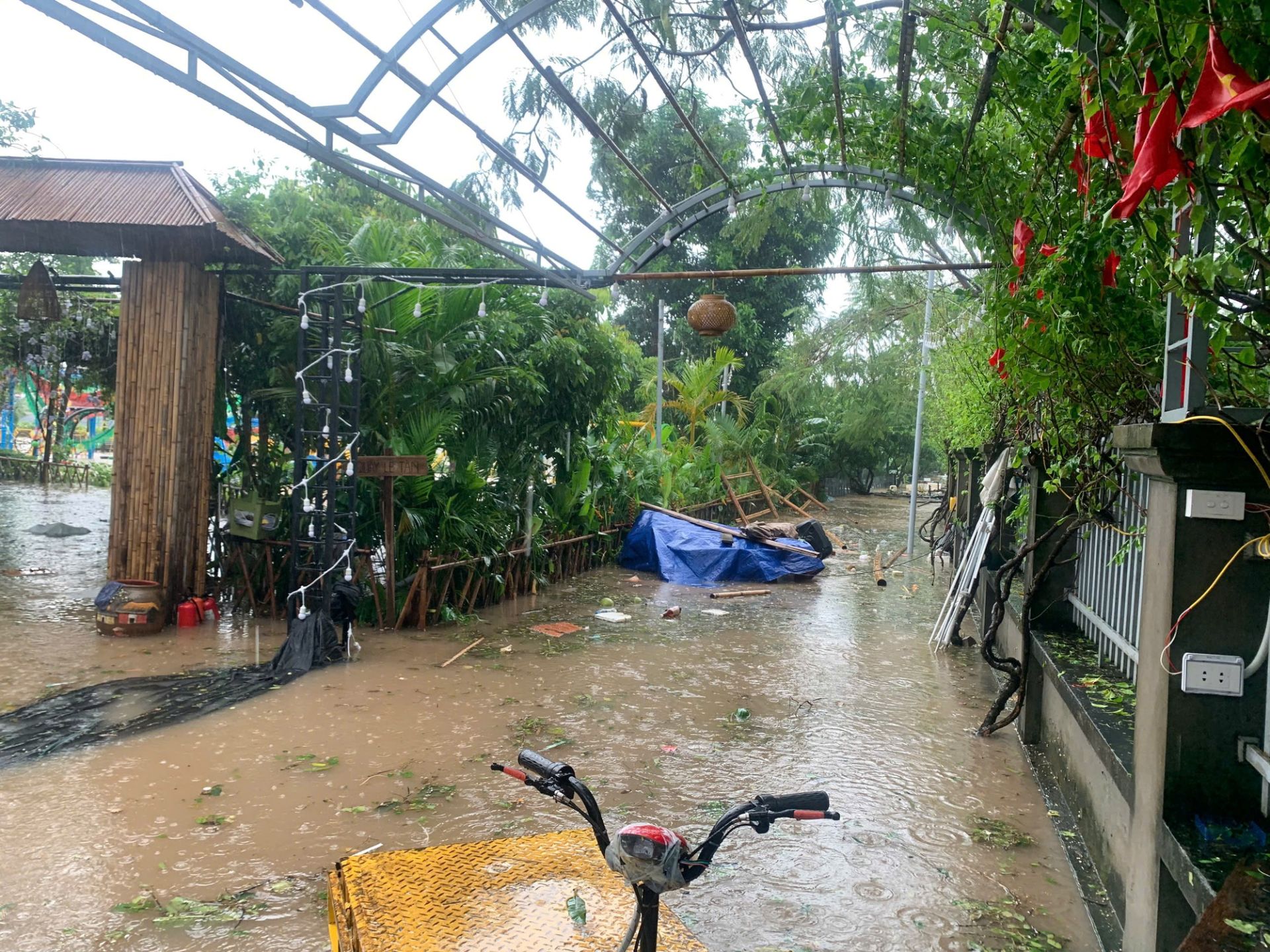 Bộ Y tế hướng dẫn người dân cách làm sạch nước an toàn sau ngập lụt