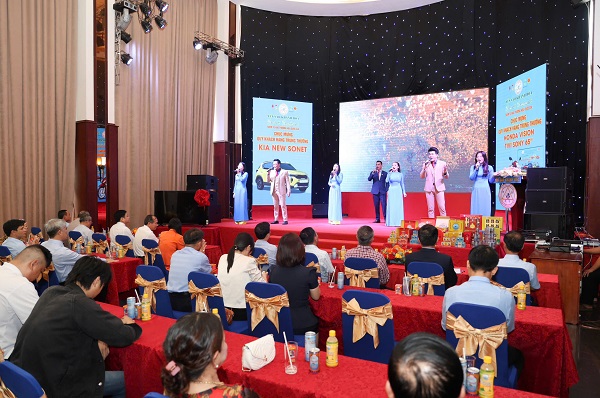 Quanh cảnh buổi lễ và văn nghệ chào mừng