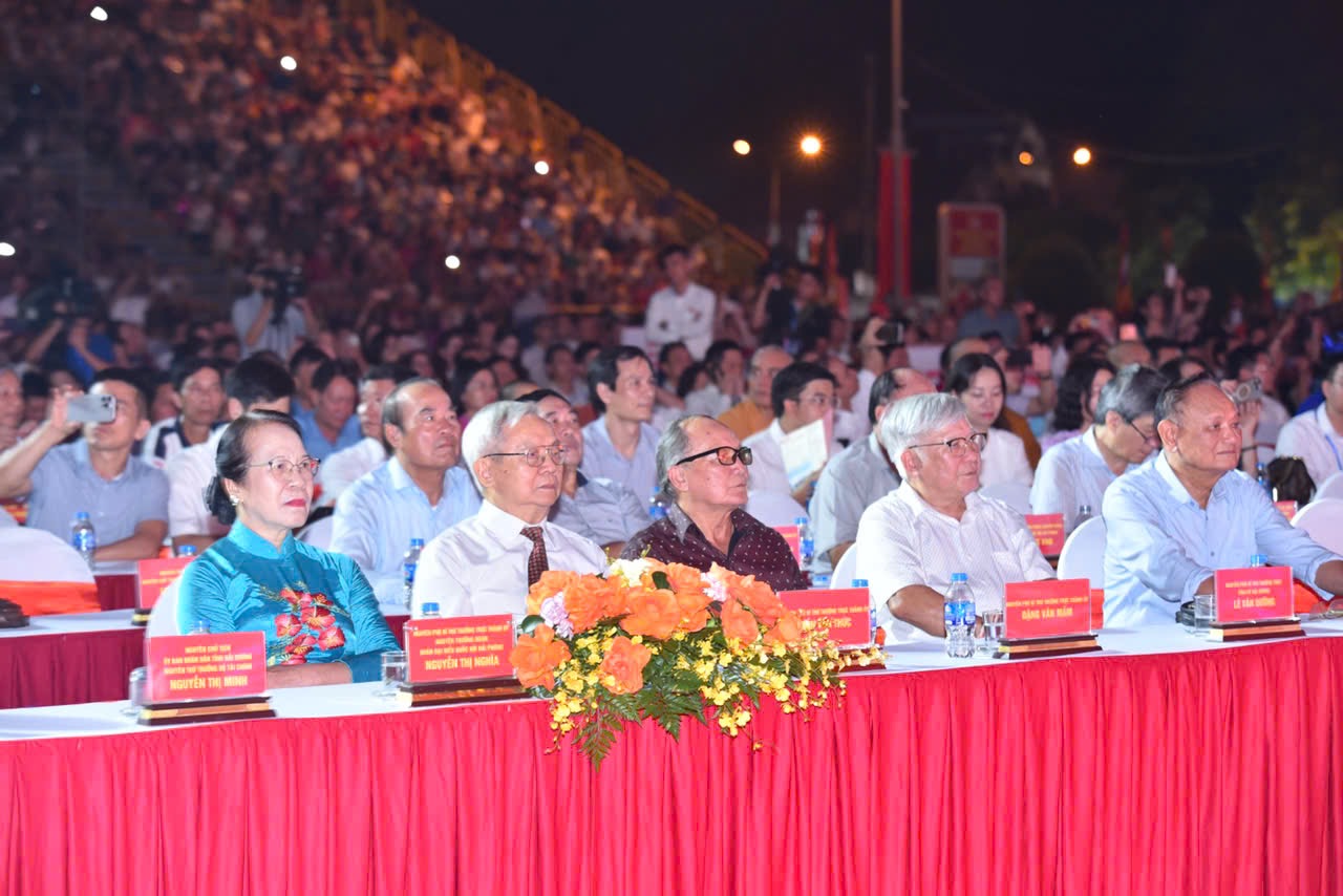 Các đại biểu tham dự Lễ tưởng niệm ngày mất của anh hùng dân tộc Trần Hưng Đạo và Khai hội Côn Sơn - Kiếp Bạc năm 2025. Các đại biểu tham dự Lễ tưởng niệm ngày mất của anh hùng dân tộc Trần Hưng Đạo và Khai hội Côn Sơn - Kiếp Bạc năm 2025.