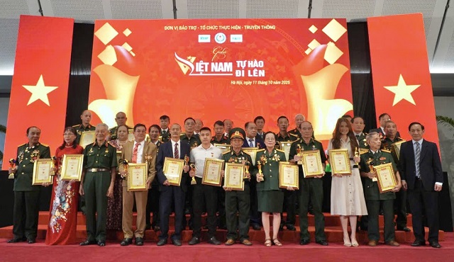 Quang cảnh Chương trình “Việt Nam tự hào đi lên”. Ảnh: Xuân Mai