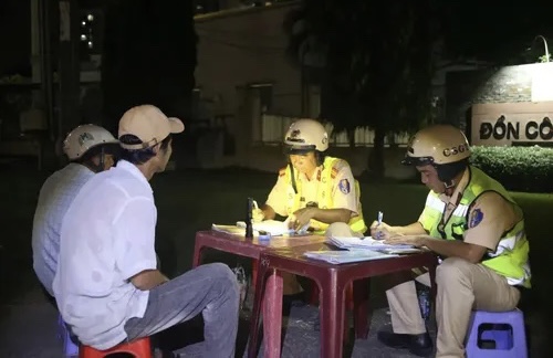 TP. HCM: Xử phạt gần 1.700 trường hợp vi phạm trong ngày ra quân