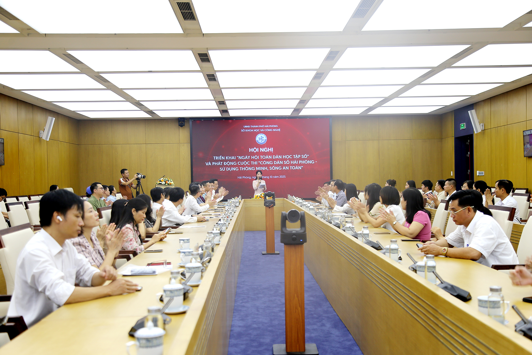 Quang cảnh Hội nghị triển khai “Ngày hội toàn dân học tập số” tại Trung tâm Hội nghị – Biểu diễn thành phố. Quang cảnh Hội nghị triển khai “Ngày hội toàn dân học tập số” tại Trung tâm Hội nghị – Biểu diễn thành phố.