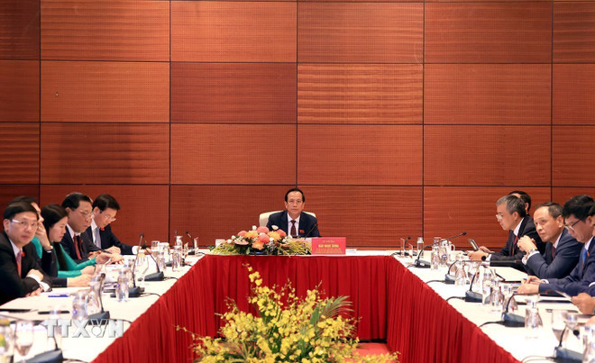 Đồng chí Đào Ngọc Dung, Ủy viên Ban Chấp hành Trung ương Đảng, Ủy viên Ban Chấp hành Đảng bộ Chính phủ, Bí thư Đảng ủy, Bộ trưởng Bộ Dân tộc và Tôn giáo thảo luận tại tổ 4. (Ảnh: Tuấn Anh/TTXVN) Đồng chí Đào Ngọc Dung, Ủy viên Ban Chấp hành Trung ương Đảng, Ủy viên Ban Chấp hành Đảng bộ Chính phủ, Bí thư Đảng ủy, Bộ trưởng Bộ Dân tộc và Tôn giáo thảo luận tại tổ 4. (Ảnh: Tuấn Anh/TTXVN)