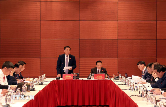 Các đại biểu thảo luận tại tổ số 5 chiều 12/10. (Ảnh: Tuấn Anh/TTXVN) Các đại biểu thảo luận tại tổ số 5 chiều 12/10. (Ảnh: Tuấn Anh/TTXVN)