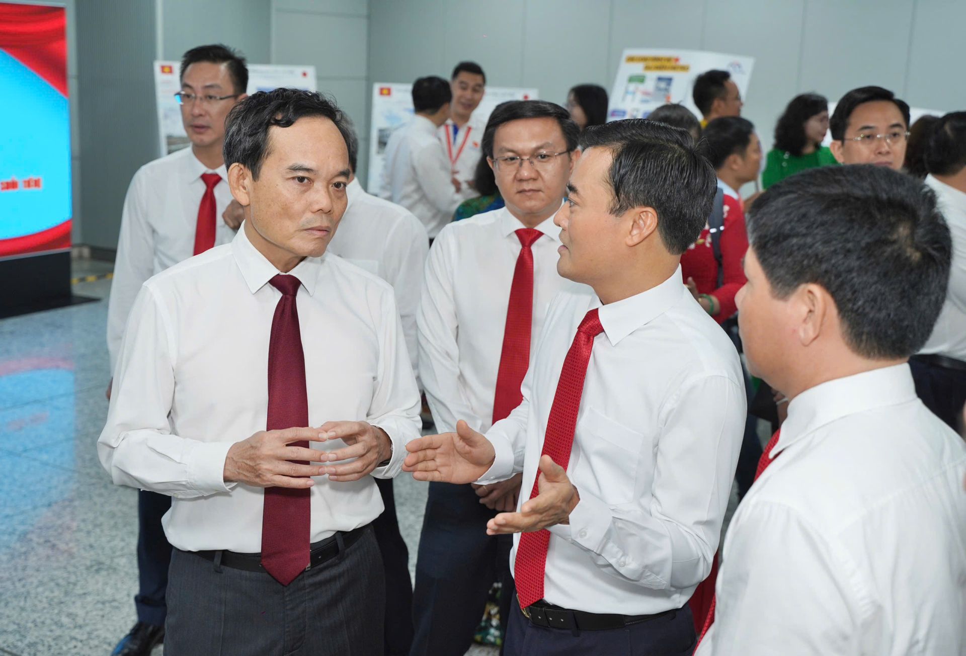 Bí thư Trần Lưu Quang cùng đoàn đại biểu TP. HCM tham quan metro số 1