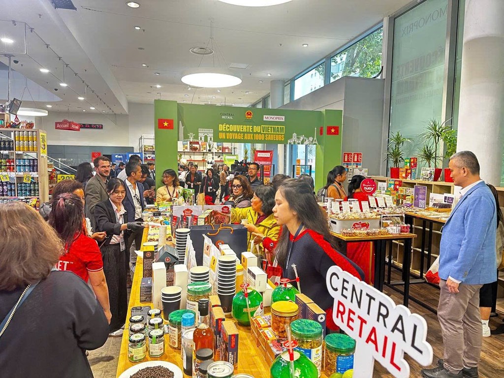 “Ngày Việt Nam tại Pháp” khai mạc tại Paris: Cơ hội đưa hàng Việt vào phân khúc tiêu dùng cao cấp châu Âu