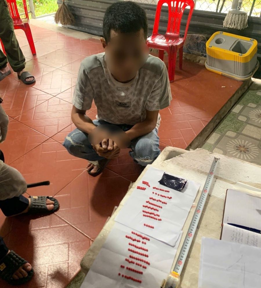 Đối tượng N.D.T. cùng tang vật bị bắt giữ.