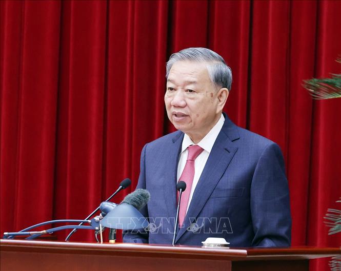 Tổng Bí thư Tô Lâm phát biểu bế mạc Hội nghị lần thứ 13 Ban Chấp hành Trung ương Đảng khóa XIII, sáng 8/10. Ảnh: Thống Nhất/TTXVN