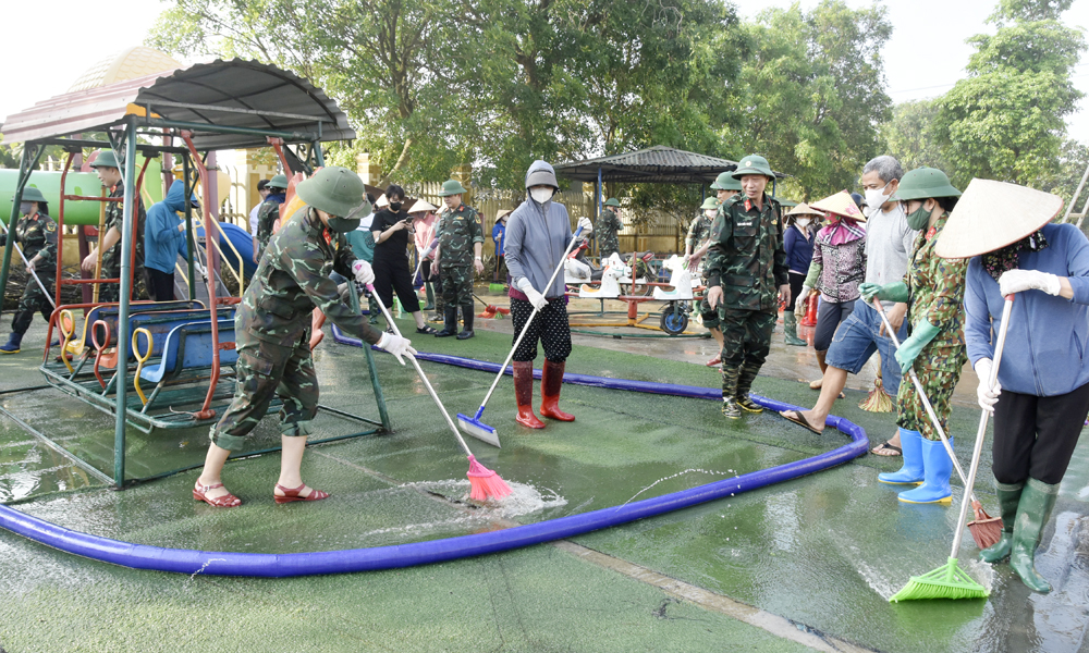 Bắc Ninh: Hơn 1.000 người tham gia tổng vệ sinh môi trường sau lũ ở xã Tam Giang