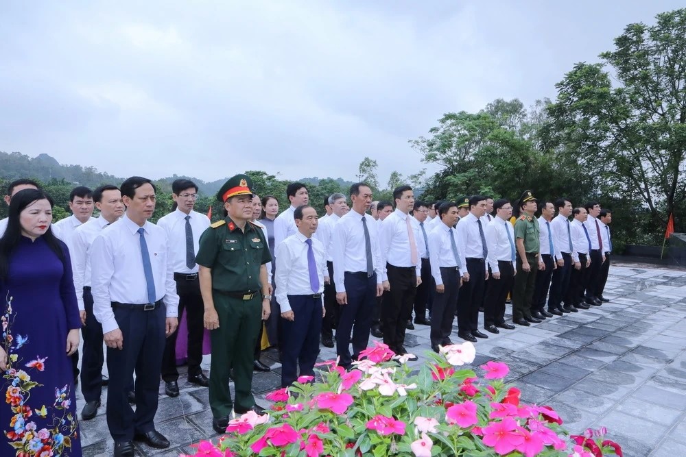 Đoàn đại biểu tỉnh Thanh Hóa dâng hương tưởng niệm Chủ tịch Hồ Chí Minh, Mẹ Việt Nam Anh hùng và các Anh hùng liệt sĩ