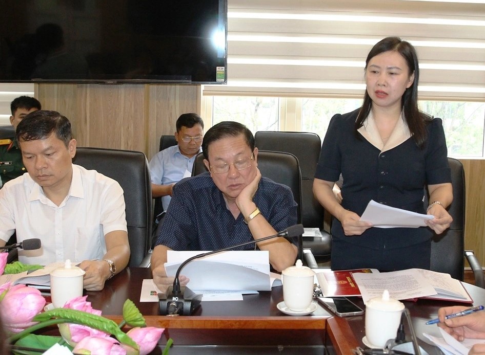 Phó Chủ tịch Ủy ban MTTQ tỉnh Nguyễn Thị Phương trình bày dự thảo kế hoạch phân công nhiệm vụ, kịch bản chi tiết Lễ Mít tinh và Chương trình nghệ thuật. Phó Chủ tịch Ủy ban MTTQ tỉnh Nguyễn Thị Phương trình bày dự thảo kế hoạch phân công nhiệm vụ, kịch bản chi tiết Lễ Mít tinh và Chương trình nghệ thuật.