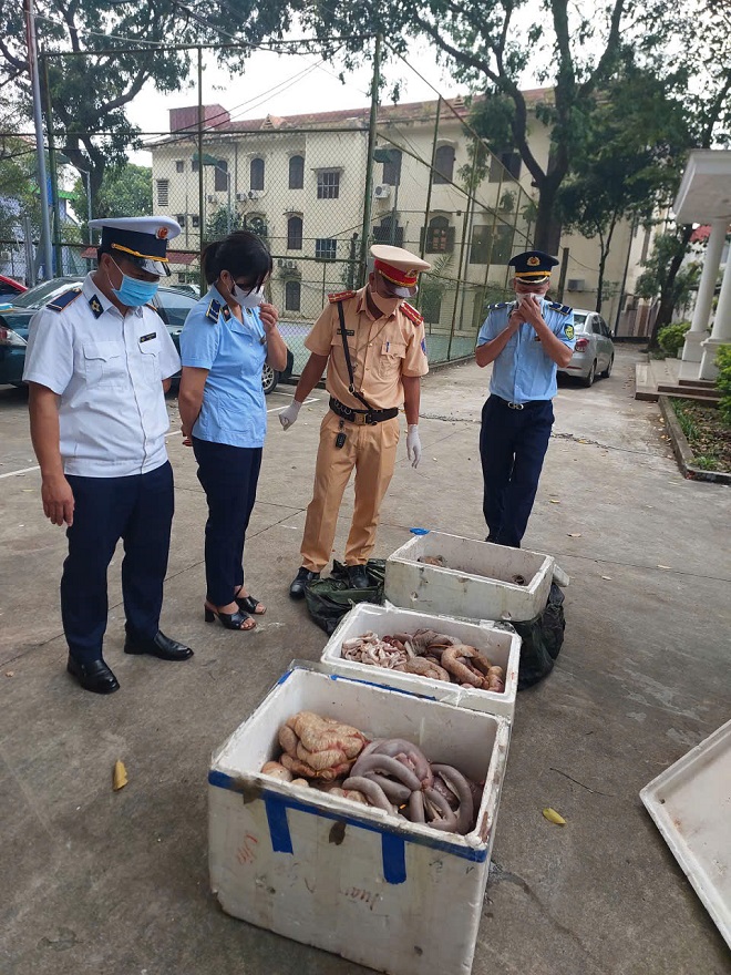 Phú Thọ: Phát hiện phương tiện vận tải chở theo hơn 1,5 tạ nội tạng bốc mùi