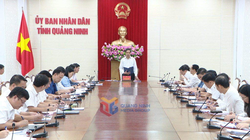 Ông Vũ Văn Diện, Phó Chủ tịch Thường trực UBND tỉnh Quảng Ninh chủ trì cuộc họp. Ông Vũ Văn Diện, Phó Chủ tịch Thường trực UBND tỉnh Quảng Ninh chủ trì cuộc họp.