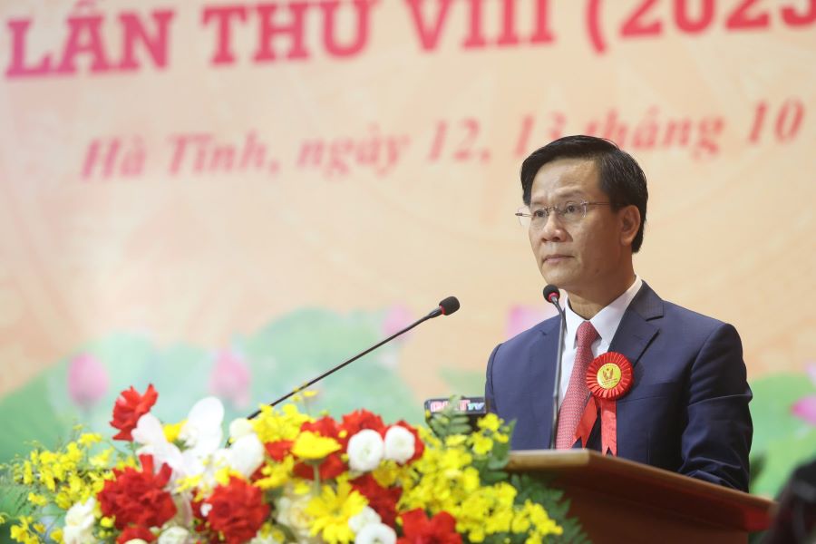 Giám đốc Sở Nội vụ, Phó Chủ tịch Thường trực Hội đồng Thi đua - Khen thưởng tỉnh Trịnh Văn Ngọc báo cáo tổng kết phong trào thi đua giai đoạn 2020-2025. Giám đốc Sở Nội vụ, Phó Chủ tịch Thường trực Hội đồng Thi đua - Khen thưởng tỉnh Trịnh Văn Ngọc báo cáo tổng kết phong trào thi đua giai đoạn 2020-2025.