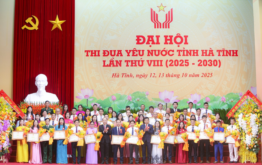 Đại hội vinh danh 100 điển hình tiêu biểu xuất sắc toàn tỉnh giai đoạn 2020-2025. Đại hội vinh danh 100 điển hình tiêu biểu xuất sắc toàn tỉnh giai đoạn 2020-2025.