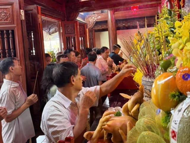 Con cháu họ Lê Nghệ An thành kính tri ân Đức Thái Tổ Lê Lợi. Con cháu họ Lê Nghệ An thành kính tri ân Đức Thái Tổ Lê Lợi.