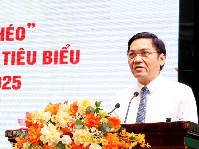 Phó Bí thư Thường trực Tỉnh ủy, Chủ tịch HĐND tỉnh, Trưởng Ban Chỉ đạo phong trào thi đua “Dân vận khéo” tỉnh phát biểu.